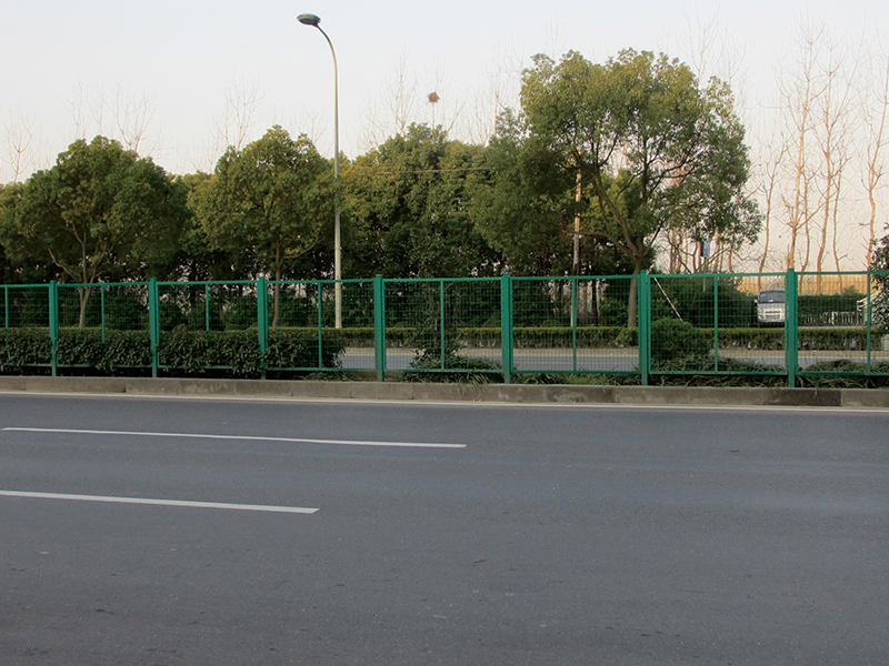 圍牆(qiang)護欄(lan)圖片(pian)